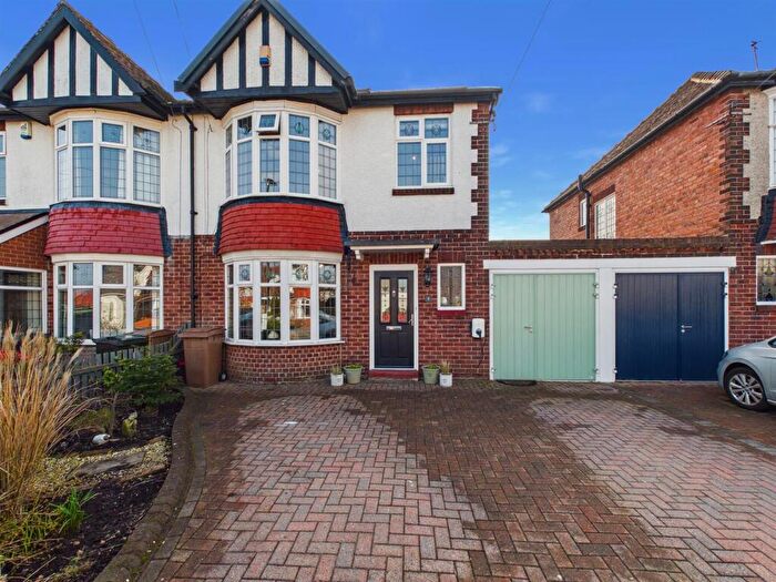 4 Bedroom Semi Detached House For Sale In Beechwood Avenue, Monkseaton, NE25