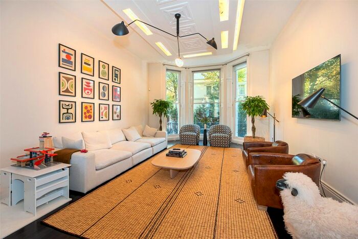 3 Bedroom Flat To Rent In Holland Park, London, W11