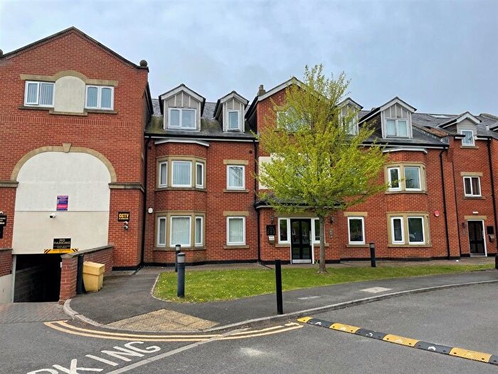 2 Bedroom Flat For Sale In Cambridge Square, Middlesbrough, TS5