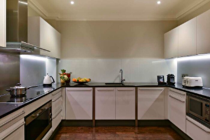 3 Bedroom Flat To Rent In Stanthrope Garden, London, SW7