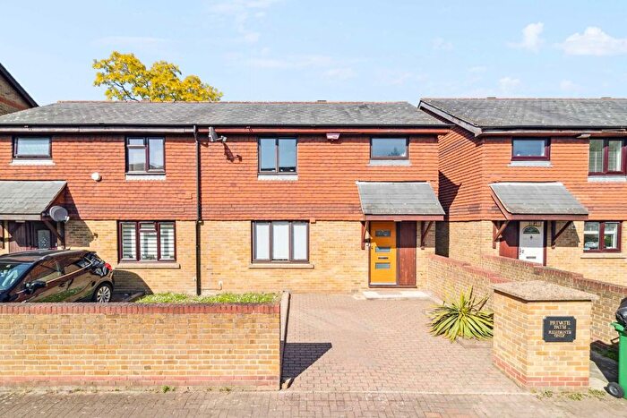 3 Bedroom Semi Detached House For Sale In Clack Street, Canada Water, SE16