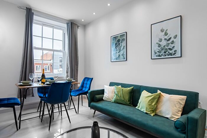 2 Bedroom Flat To Rent In Broadway, Didcot, OX11