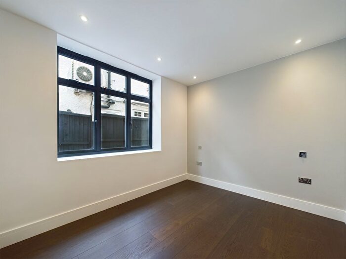 1 Bedroom Flat For Sale In Brondesbury Park, London, NW6