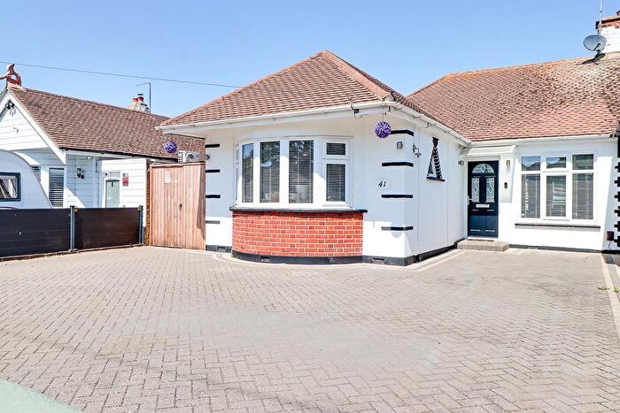 2 Bedroom Semi-Detached Bungalow For Sale In Oakengrange Drive, Southend-On-Sea, SS2