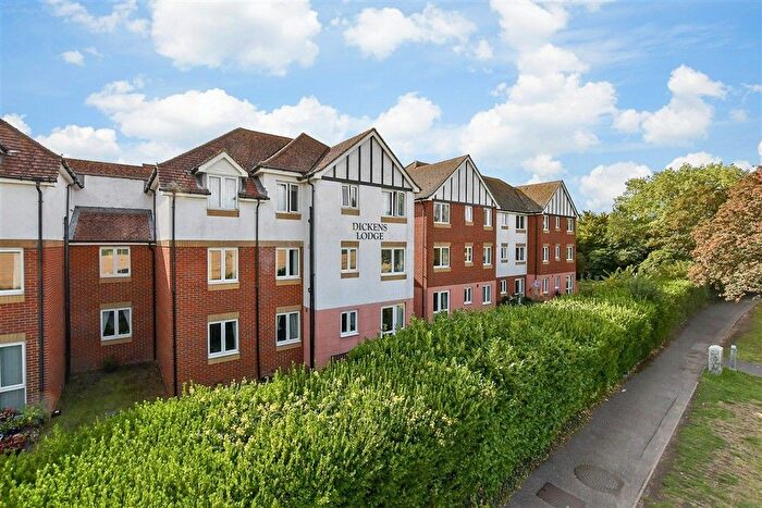 1 Bedroom Flat For Sale In Wealdhurst Park, Broadstairs, Kent, CT10