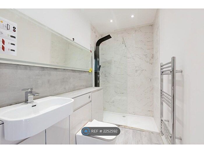 2 Bedroom Flat To Rent In Northfleet, Dartford - Kent, DA11