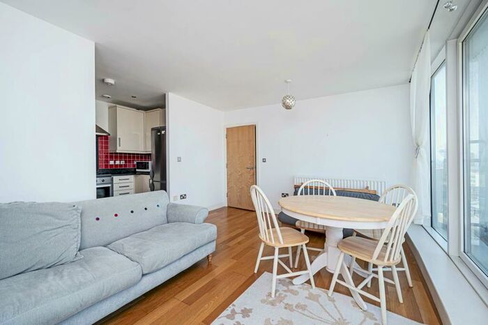 2 Bedroom Flat To Rent In Stratford Eye, Stratford, London, E15