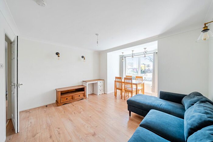 1 Bedroom Flat For Sale In Chaucer Drive, London, SE1