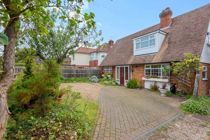 2 Bedroom Detached House To Rent In Lightwater, Surrey, GU18