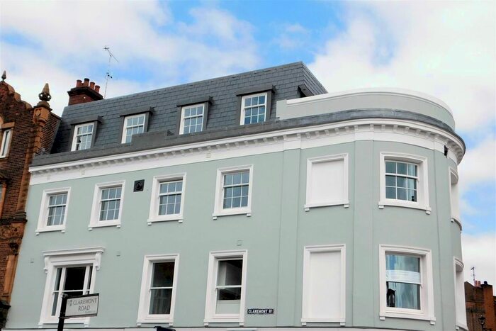 2 Bedroom Flat To Rent In Claremont Road, Surbiton, KT6