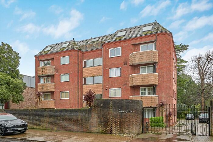 2 Bedroom Flat To Rent In Inner Park Road, Wimbledon Common, SW19
