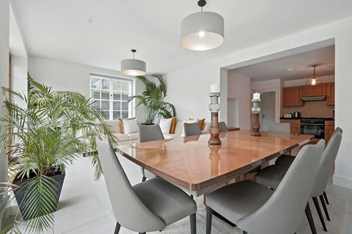 4 Bedroom Detached House For Sale In Reed Pond Walk, Gidea Park, RM2