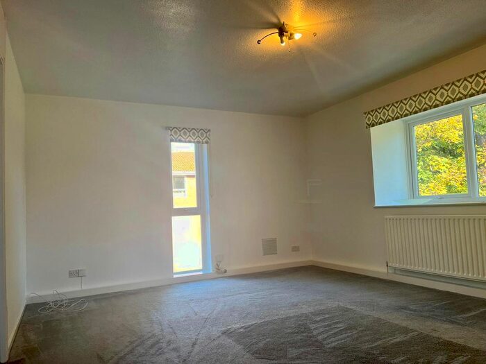 2 Bedroom Flat To Rent In Bloxworth Close, Wallington, SM6