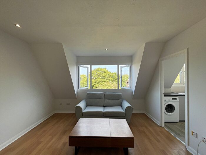 1 Bedroom Flat To Rent In Park Royal, London, NW10