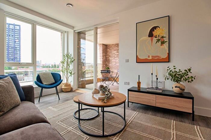 3 Bedroom Apartment To Rent In Fortunes Dock, Canning Town London, E16