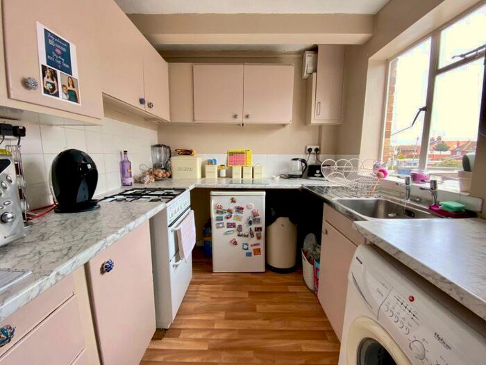 2 Bedroom Maisonette To Rent In Bridge Road, Farnborough, GU14