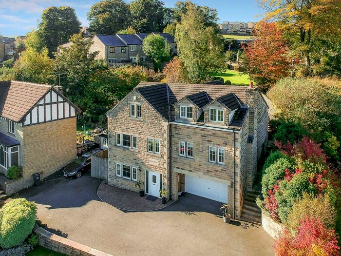 Houses for sale & to rent in HX4 9DW, Shaw Lane, Greetland And