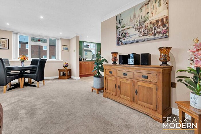 4 Bedroom Detached Bungalow For Sale In Seas End Road, Moulton Seas End, PE12