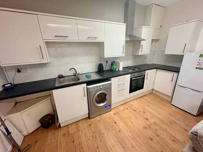 2 Bedroom Flat To Rent In Beresford Road, Cardiff, CF24