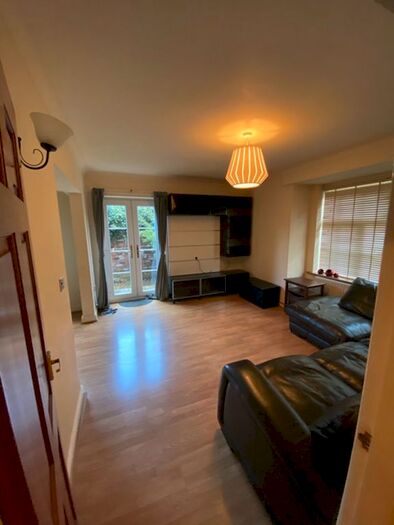 2 Bedroom Flat To Rent In Greenheys Road, L8