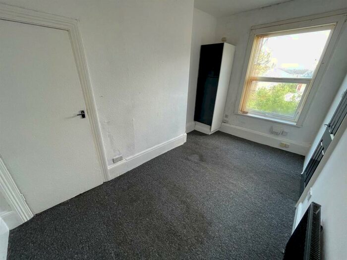 2 Bedroom Flat To Rent In Boulevard, Hull, HU3
