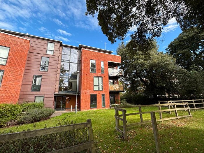 2 Bedroom Apartment To Rent In Alleyne Close, Reading, RG1