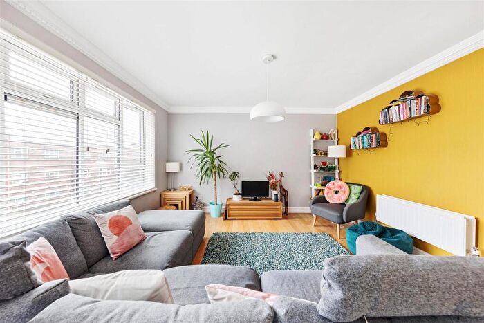 3 Bedroom Apartment To Rent In Nagle Close, London, E17