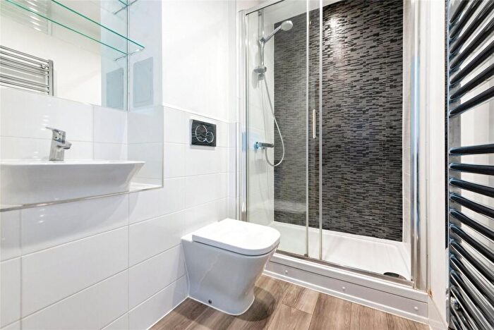 2 Bedroom Flat For Sale In Azera, Capstan Road, Southampton, Hampshire, SO19