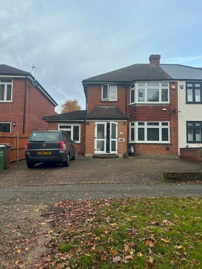 4 Bedroom Semi-Detached House To Rent In Rochester Drive, Bexley, DA5