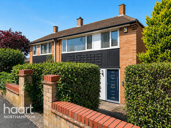 3 Bedroom Semi Detached House For Sale In Dallington Road, Northampton, NN5