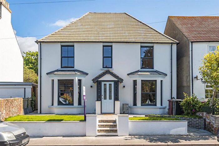 4 Bedroom Detached House To Rent In East Street, Selsey, Chichester, West Sussex, PO20