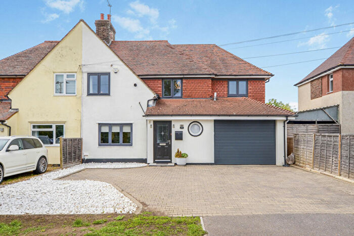 4 Bedroom Semi-Detached House For Sale In Markyate Road, Luton, LU1