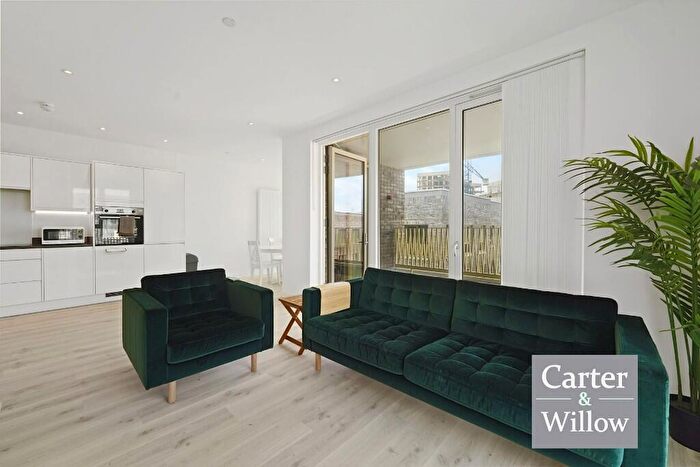 3 Bedroom Flat To Rent In Rose Apartments, Frogley Park, Barking, IG11