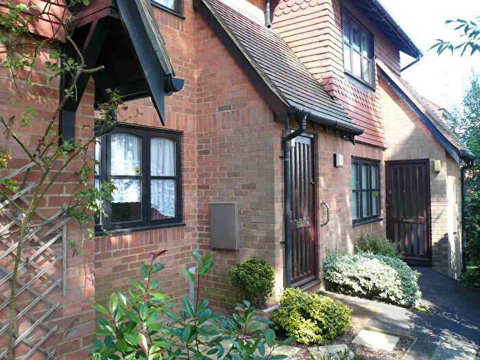 1 Bedroom Flat To Rent In Church Walk, Bushey, WD23