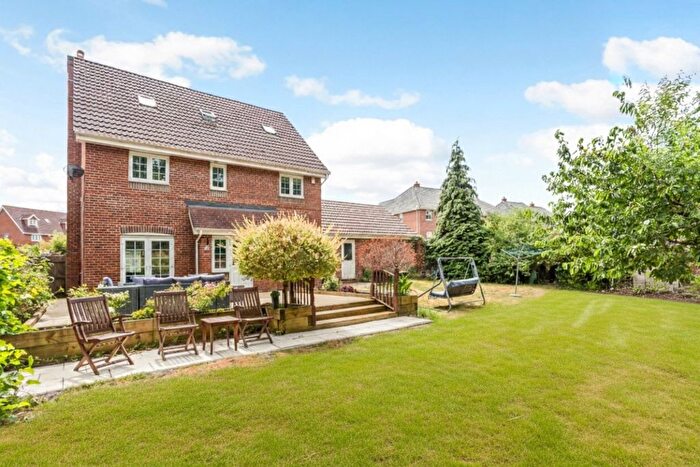 5 Bedroom Detached House To Rent In Kingsley Square, Fleet, GU51