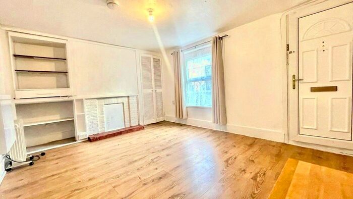 1 Bedroom Maisonette To Rent In George Street, Reading, Berkshire, RG1