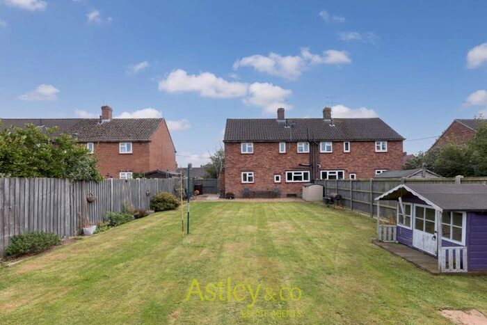 3 Bedroom Semi-Detached House For Sale In Kingsway, North Walsham, NR28