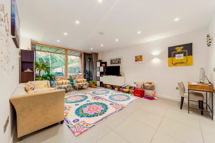 3 Bedroom Flat To Rent In Finchley Road, Golders Green, NW11