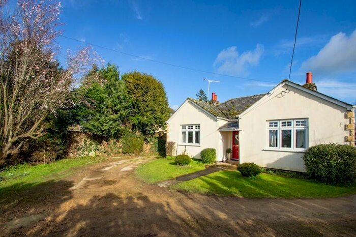 2 Bedroom Detached House For Sale In Alvescot Road, Black Bourton, Oxon, OX18