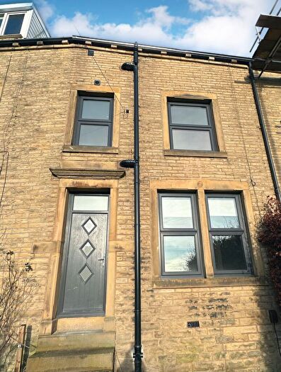 1 Bedroom Flat To Rent In Dryclough Lane, Halifax, HX3