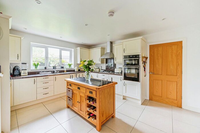 4 Bedroom Detached House For Sale In Kings Road, Calf Heath, Wolverhampton, Staffordshire, WV10