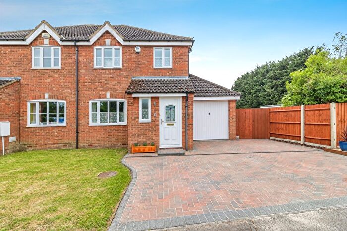 3 Bedroom Semi-Detached House For Sale In School Lane, Stewartby, Bedford, MK43