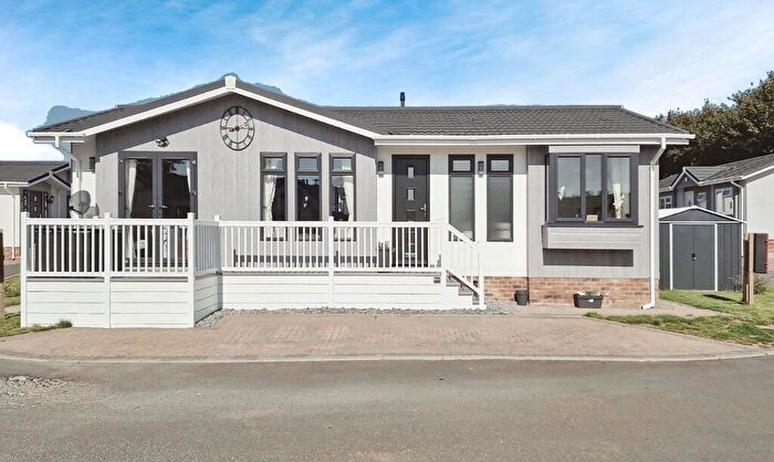 2 Bedroom Mobile Home For Sale In Moorbarns Lane, Lutterworth, Leicestershire, LE17