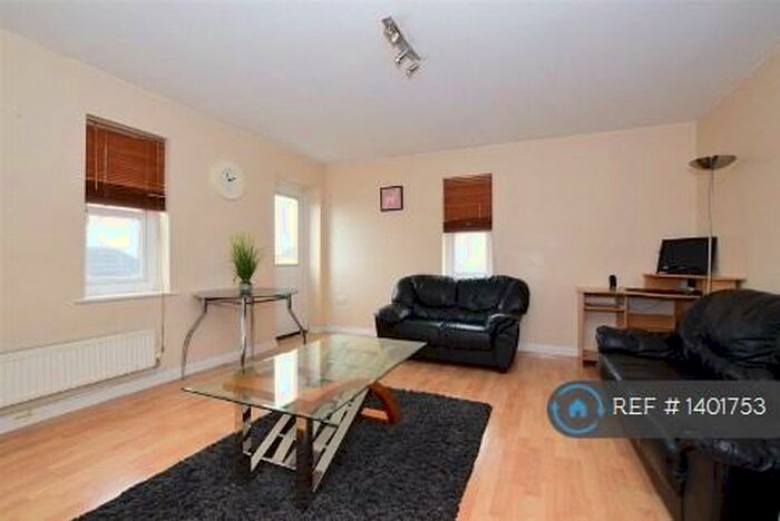 2 Bedroom Flat To Rent In Framlingham Court, Chadwell Heath, Romford, RM6