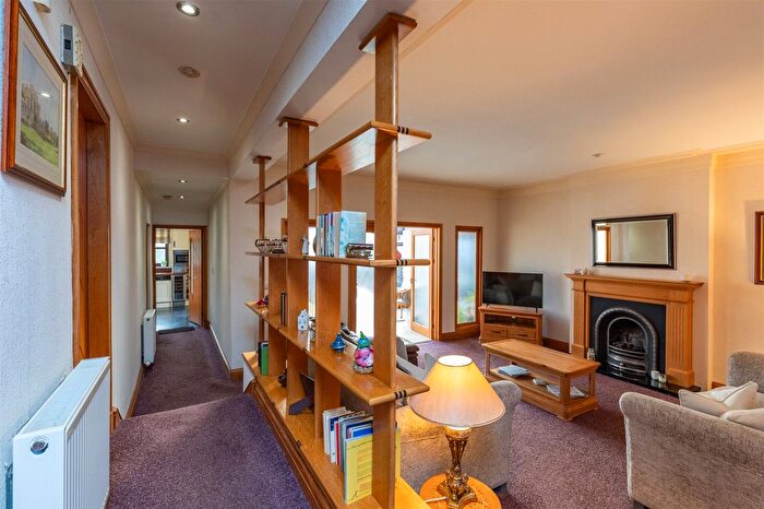 4 Bedroom Detached House For Sale In Main Street, Lochwinnoch, Renfrewshire, PA12