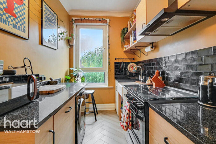 2 Bedroom Flat For Sale In Palmerston Road, Walthamstow, E17