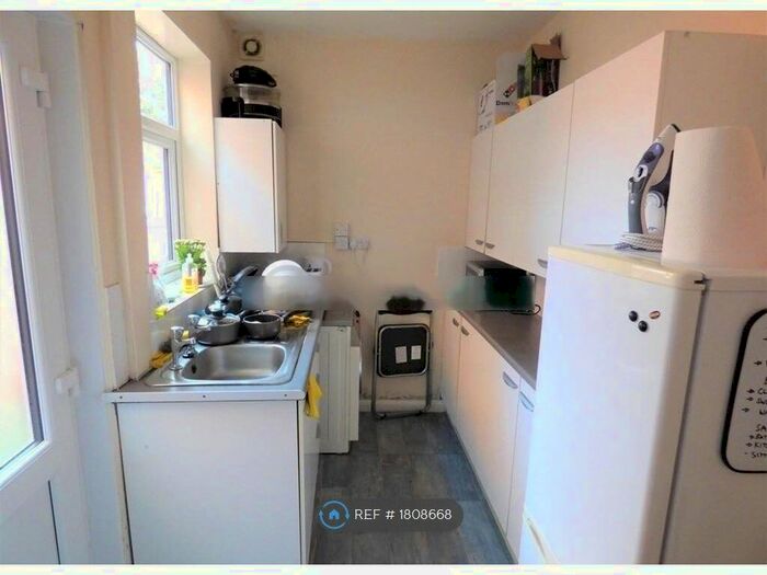 3 Bedroom Terraced House To Rent In Grasmere Street, Leicester, LE2