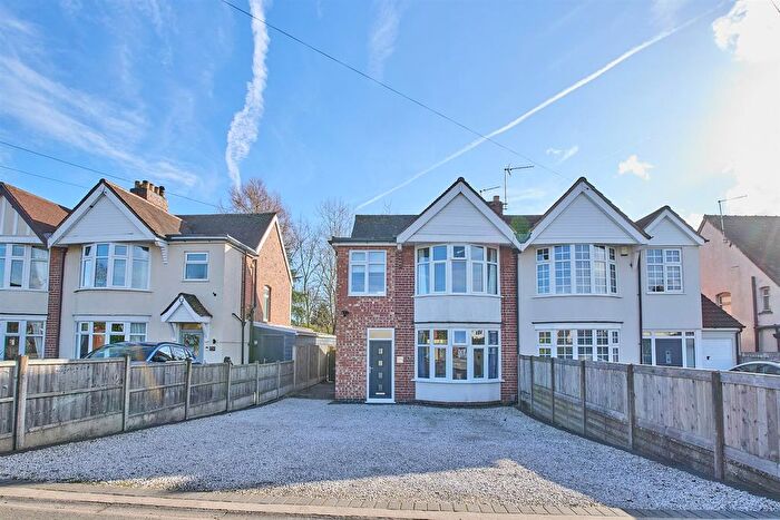 3 Bedroom Semi Detached House For Sale In Coventry Road, Hinckley, LE10