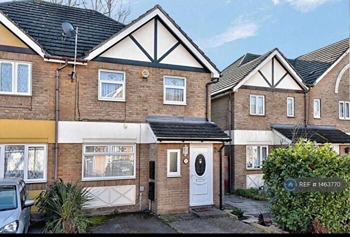 3 Bedroom Semi-Detached House To Rent In Pump Lane, London, SE14