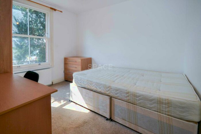 3 Bedroom Terraced House To Rent In Amity Street, Reading, Berkshire, RG1